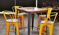 Ensemble table à manger et chaises en bois de luxe nordique pour restaurants hôtels gymnases-Mobilier commercial moderne durable et écologique