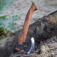 Hache de camping extérieure en acier damas faite à la main avec manche en bois de qualité industrielle personnalisé gaine en cuir protégée pour haches de bricolage