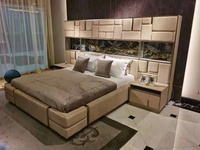 Ensemble de chambre à coucher de luxe au design italien, lit king-size réglable avec rangement, tête de lit bibliothèque en cuir véritable et bois de pin, cadre de lit moderne