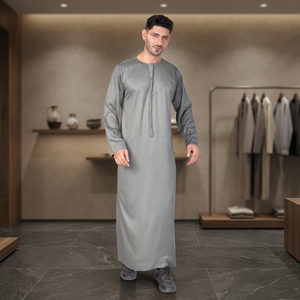 Túnica árabe gris para hombre, tradicional, de manga larga, con borlas en la parte delantera, estilo omaní Dishdasha, para la oración musulmana y la comodidad diaria. - Product Image 3