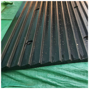 แผ่นยางกันลื่นแบบแข็ง 100x80x2.5 มม. ลดเสียงรบกวน สำหรับลานจอดรถใต้ดิน ลดความเร็วการจราจร - Product Image 2