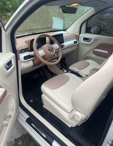 Wuling, Auto Eléctrico Mini de 4 Puertas, Vehículo Compacto para Desplazamientos Urbanos - Product Image 5