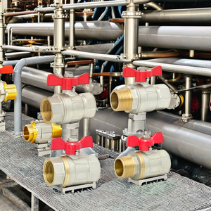 วาล์วบอลทองเหลืองทนความร้อนสูงแบบแมนนวลจากโรงงาน C-Way พร้อมหัวจับและซีล PTFE สำหรับอุตสาหกรรมน้ำมันและก๊าซ (OEM) - Product Image 5