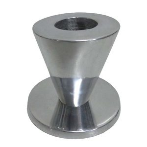 Bougeoir de créateur de luxe personnalisé fait à la main en aluminium poli décoratif pour la maison petite taille moderne pour la maison de Noël - Product Image 1