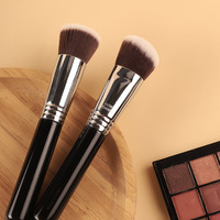 Pinceau Fond de Teint Plat et Rond CHICHODO – Vente Directe Usine, Grand Stock, Logo Personnalisé, Poils Doux pour Maquillage Liquide et Crème – Vente en Gros