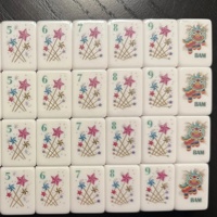 Nouvel ensemble de Mahjong américain en acrylique rouge pastel, style moderne, design innovant, tuiles gravées en profondeur, portable et durable