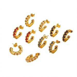 Boucles d'oreilles pendantes plaquées or en acier inoxydable de luxe léger, grandes créoles en forme de C avec plusieurs perles pour femme - Product Image 2