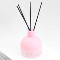 Flacon diffuseur d'arômes en verre rose dégradé de 150 ml au design moderne avec bâtonnets diffuseurs et emballage cadeau