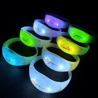 Konzert RGB LED-Armband Musik-Schallaktiviert Blinkend Batteriebetrieben Langlebig Anpassbare Farbe Outdoor Festival Ostern