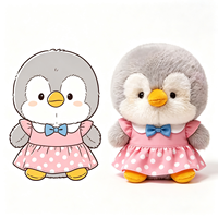 Peluche pingouin gris mignon et moelleux, vêtu d'une robe à pois avec un nœud bleu, jouet en peluche pour enfants, cadeau pour enfants, peluche pingouin