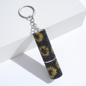 Vente chaude strass incrusté créatif porte-clés parfum atomiseur pour femmes Portable porte-clés accessoire - Product Image 4