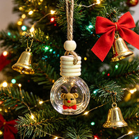Diffuseur d'huiles essentielles en forme de pendentif parfumé pour voiture, motif Père Noël et renne mignon, idéal pour les cadeaux de Noël - Vente en gros
