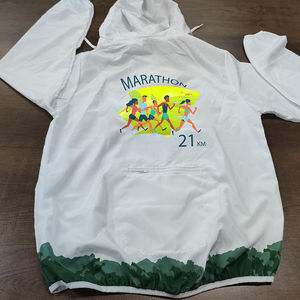 Chaqueta Cortavientos Impermeable para Maratón al Aire Libre con Logotipo Personalizado, Chaqueta Deportiva Holgada con Cierre de Cremallera Delantera de 1/4 y Manga Larga - Product Image 3