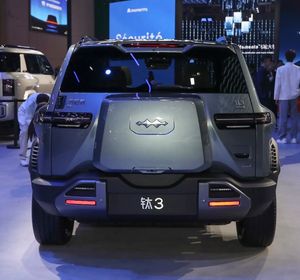 BYD Leopard Titanium 3 Model 2025 501KM 4WD Intelligent Driving Ultra Edition BYD Leopard 3 SUV Mobil Baru Stok Tersedia untuk Dijual - Product Image 6