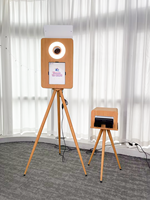 Cabina de Fotos de Lujo con Acabado en Madera de Aluminio, Pantalla Táctil Trasera de 21.5 Pulgadas, Flash Integrado, Portátil, Retro, para Bodas, con Cámara DSLR