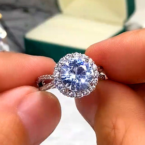 Anello Grande con Cristalli per Donne, Elegante Accessorio Moda per Uso Quotidiano e Feste - Product Image 2