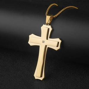 Colgante de Cruz Clásico, Regalo Neutral de Lujo Discreto, Colgante Unisex Deportivo, Collares de Cruz Chapados en Oro, Cruz Grande Religiosa con Circones - Product Image 2