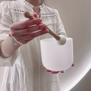 קערות שירה שקופות בגודל 8 אינץ' עד 20 אינץ' בצבע לבן פנינה, קריסטל קוורץ שקוף 99.99%, כלי ריפוי בצלילים - Product Image 1