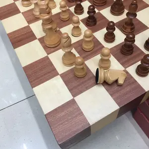 टूर्नामेंट के साथ मानक लकड़ी शतरंज सेट शतरंज टुकड़े शतरंज बोर्ड