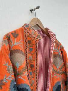 Chaqueta corta de invierno más vendida para mujer, bordado Suzani hecho a mano en tela de terciopelo, chaqueta acolchada de tamaño libre, forro polar estampado - Product Image 3