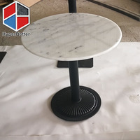 Ensemble de mobilier moderne pour café Table basse carrée avec dessus en marbre Base en fonte Utilisation polyvalente pour la maison, bar, bureau, hôtel, villa en plein air