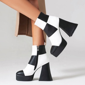 Botines de Plataforma para Mujer con Parches de Mezclilla, Punta Redonda, Cierre Trasero, Color Negro y Blanco, Tacón Alto y Grueso - Product Image 4