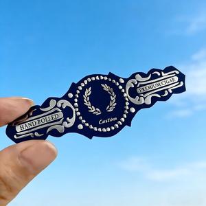 อุปกรณ์เสริมซิการ์ที่เป็นมิตรกับสิ่งแวดล้อม ป้ายซิการ์ลายนูน<span class=keywords><strong>สี</strong></span><span class=keywords><strong>เงิน</strong></span>หรือ<span class=keywords><strong>สี</strong></span>ทองแบบปั๊มร้อน ทนทาน สำหรับแบรนด์ซิการ์ - Product Image 1