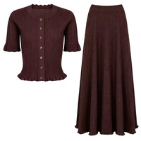 Ensemble tricoté minimaliste et élégant pour femme : Cardigan court à boutonnage simple et jupe découpée assortie