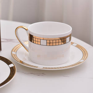 Vente flash - Ensemble de tasses à thé et soucoupes en porcelaine de luxe européenne rouge et bleue pour le café et le thé de l'après-midi - Product Image 4