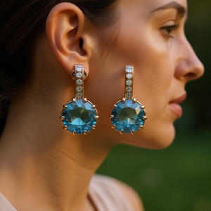 Eleganti orecchini pendenti placcati oro rosa con zirconi blu incastonati a griffe per donna, gioielli alla moda per feste, stile classico - Product Image 2