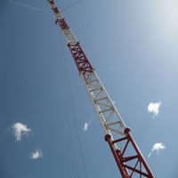 Tour d'antenne télécom triangulaire 30m 60m 80m 90m 100m 120m 3 jambes en acier galvanisé treillis mesure du vent Turbine Guy Mast