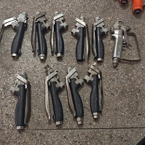Pistolet à colle Graco robuste de qualité industrielle avec verrouillage du gâchette pour l'entretien des équipements - Product Image 1