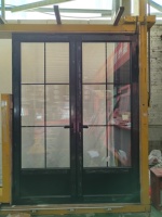 Porte française à double battant en aluminium à rupture de pont thermique, verre trempé, étanche, personnalisée, de luxe contemporain, pour patio de villa