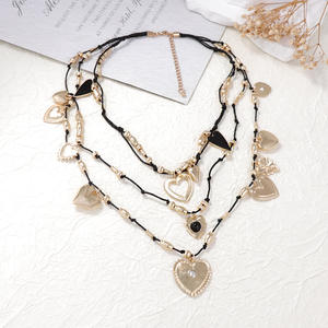 Collar exagerado con colgante de corazón de aleación multicapa de tendencia Retro para mujer - Product Image 2