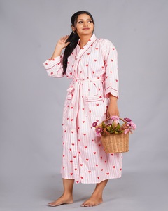 Kimono de Algodón Rosa de Talla Grande, Estilo Súper Lujoso, Estampado Floral a Mano, Ropa de Estar por Casa, Disponible a Precio de Mayoreo - Product Image 2