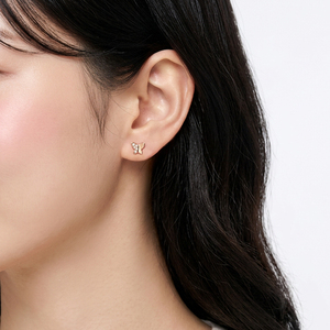 Pendientes de Mariposa Asimétricos Hechos a Mano de Alta Calidad, Joyería de Oro Sólido de 18K, Pendientes Brillantes con Diamantes Naturales - Product Image 4