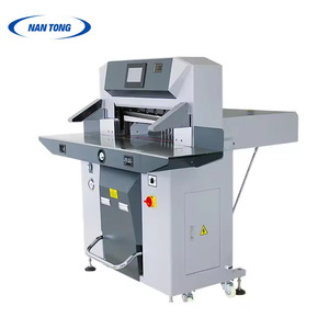 Coupe-papier hydraulique Nantong Post Press Equipment 6710, 670 mm, coupe-papier manuel pour usage bureautique - Product Image 3