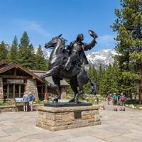 Monument en bronze personnalisé de cavalier cowboy du Far West, statue en bronze pour zone touristique classique