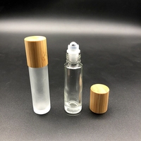 Vente en gros de flacons à bille en verre transparent givré de 10 ml pour huiles essentielles, avec couvercle en bambou
