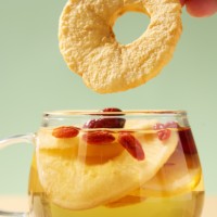 Gezonde Knapperige Pu-erh Thee Smaak Gedroogde Appelchips Natuurlijk Gedroogd 38g Appel Fruit Snacks OEM Beschikbaar Groothandel