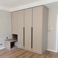 Armoire intégrée minimaliste sur mesure, mobilier écologique pour toute la maison