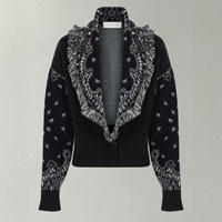 Cardigan ample en tricot jacquard motif cachemire vintage, col en V, revers à franges brutes, collection Printemps 2026