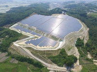 Système de montage au sol solaire en aluminium SOEASY pour panneaux photovoltaïques à inclinaison fixe, idéal pour les installations solaires résidentielles et agricoles en pleine campagne (OEM)