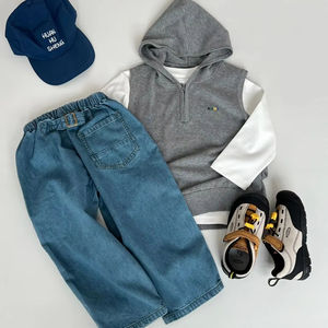 ชุดเสื้อกั๊กและกางเกงยีนส์ผ้าฝ้ายสำหรับเด็กเสื้อยืดแขนยาวสีขาวพร้อมกระเป๋าสุนัขมีฮู้ดสีเทาและกางเกงยีนส์สีฟ้า - Product Image 2