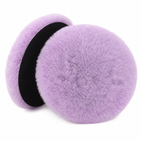Tampon de polissage en laine douce violette avec support auto-agrippant noir pour la finition et le detailing de la peinture automobile