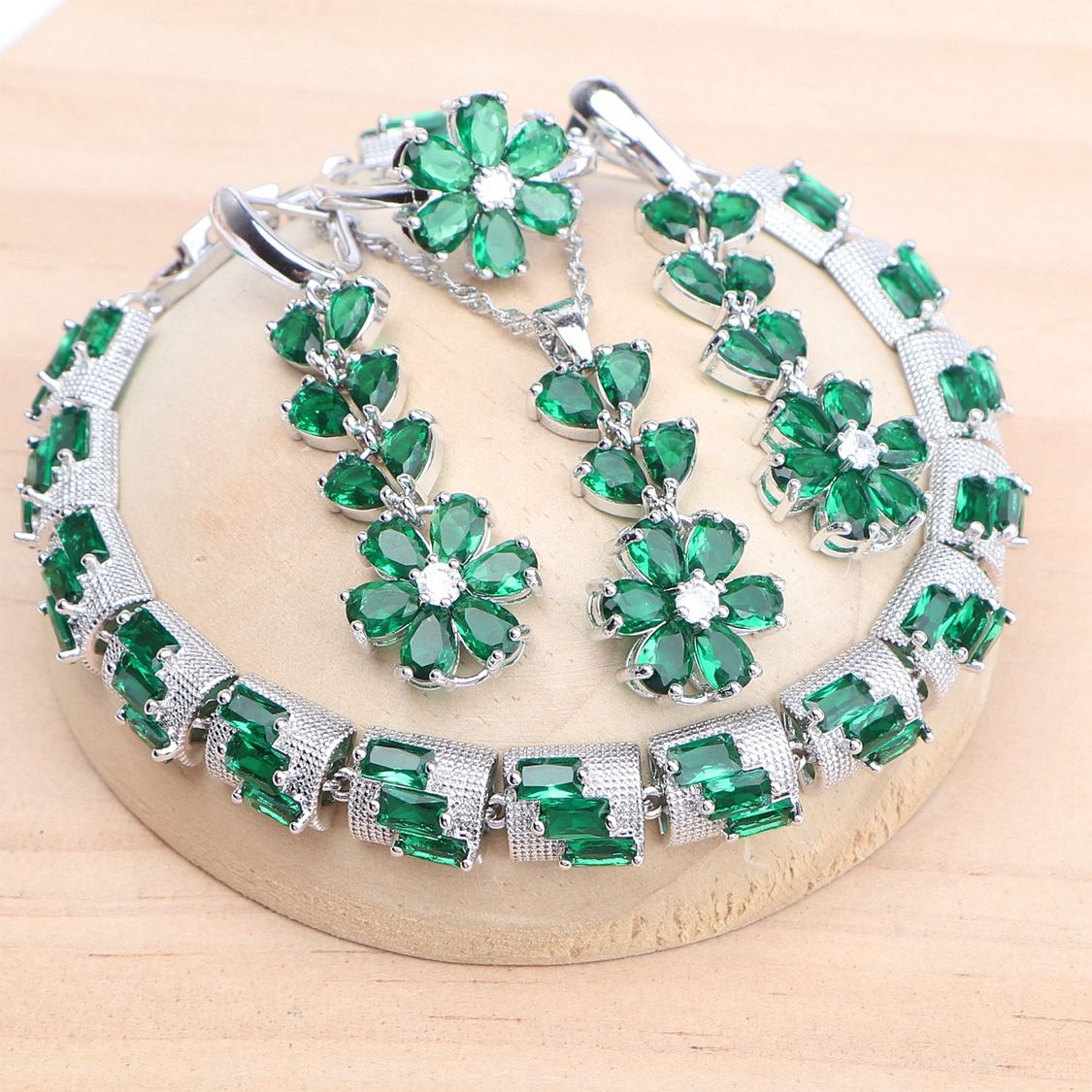 สีเขียว