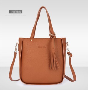 Set de Cuatro Piezas Estilo Coreano de Moda para Mujer Bolso Grande de Hombro Cruzado con Cremallera y Bolso de Mano Tipo Cubo de PU con Borla para Suegra - Product Image 4