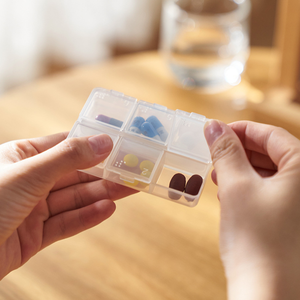 Boîte à médicaments hebdomadaire personnalisée, écologique, en plastique, format poche, avec rangement <span class=keywords><strong>pour</strong></span> médicaments et besoins d'urgence lors de vos sorties - Product Image 6
