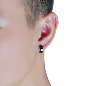 Nuevos pendientes gruesos negros con clip para oreja <span class=keywords><strong>Gay</strong></span>, joyería de acero inoxidable a la moda para fiestas - Product Image 2