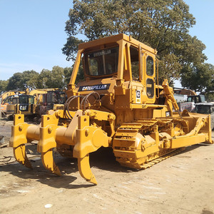 Bulldozer sur chenilles Caterpillar D7G d'occasion, d'origine japonaise, moteur CAT 3306, modèle moyen avec ripper, pour travaux de nivellement de terrain. - Product Image 2